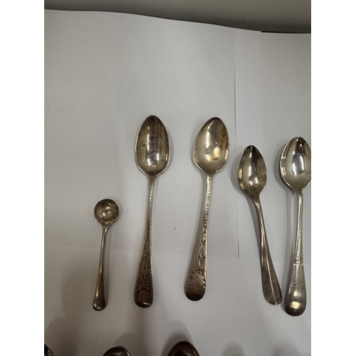 12 - FIFTEEN HALLMARKED SILVER SPOONS, WEIGHT 160G