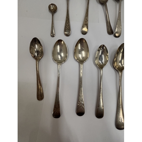 12 - FIFTEEN HALLMARKED SILVER SPOONS, WEIGHT 160G