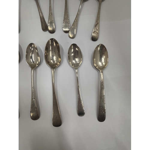12 - FIFTEEN HALLMARKED SILVER SPOONS, WEIGHT 160G