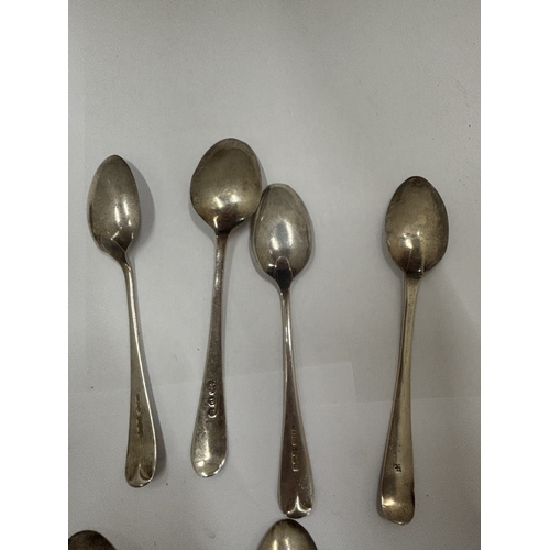 12 - FIFTEEN HALLMARKED SILVER SPOONS, WEIGHT 160G