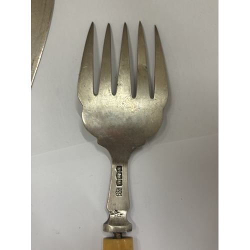 14 - A HALLMARKED SHEFFIELD SILVER SERVING SET