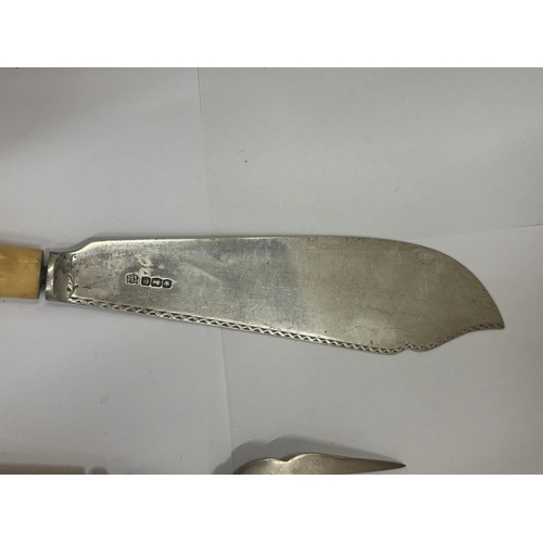 14 - A HALLMARKED SHEFFIELD SILVER SERVING SET