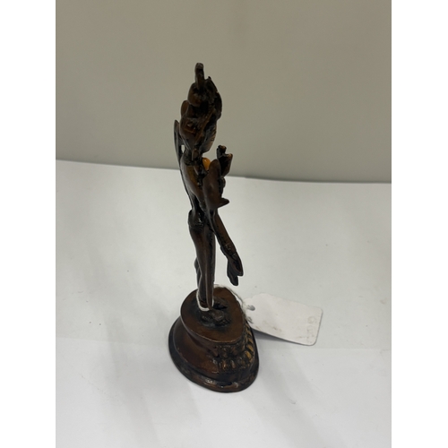 22 - AN ORIENTAL BRONZE DEITY LADY FIGURE, HEIGHT 16.5CM