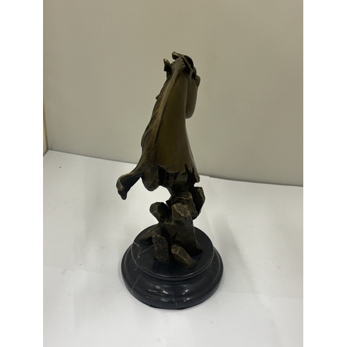 23 - A BRONZE BUST OF A HORSE'S HEAD ON A MARBLE BASE, HEIGHT 22CM