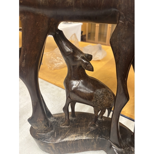 39 - A LARGE HARDWOOD CARVING OF A GAZELLE AND FAWN, HEIGHT 59CM, WIDTH 43CM