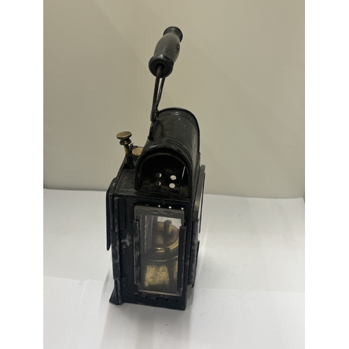 44 - A HEAVY POST WAR 1946 MECHELEN BELGIUM RAILWAYMAN'S RESEVOIR SIGNAL LAMP