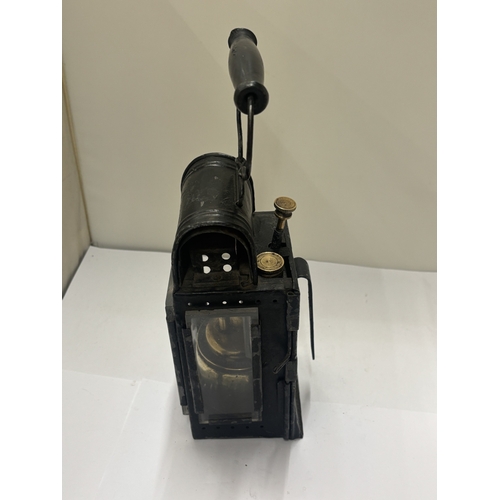 44 - A HEAVY POST WAR 1946 MECHELEN BELGIUM RAILWAYMAN'S RESEVOIR SIGNAL LAMP