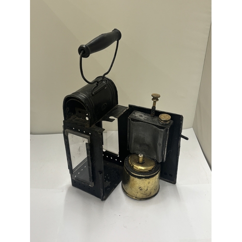 44 - A HEAVY POST WAR 1946 MECHELEN BELGIUM RAILWAYMAN'S RESEVOIR SIGNAL LAMP