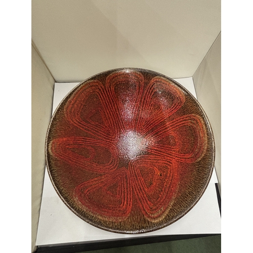 47 - A LARGE VINTAGE COLOURFUL POOLE BOTTERY BOWL, DIAMETER 34CM