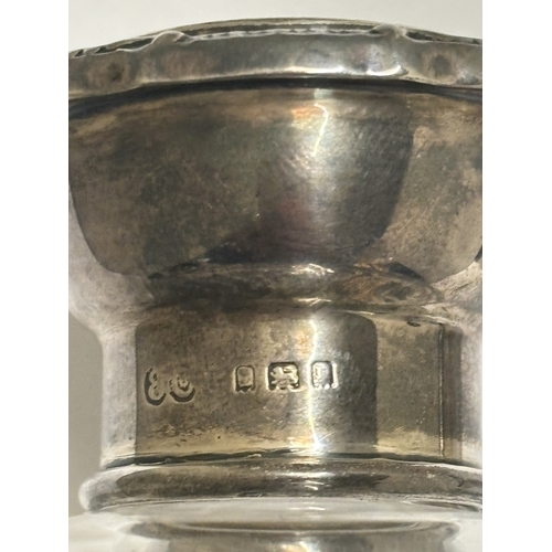 50 - FOUR PIECES OF SILVER TO INCLUDE A HALLMARKED KNIFE, GLASS SCENT BOTTLE WITH HALLMARKED LID AND GLAS... 