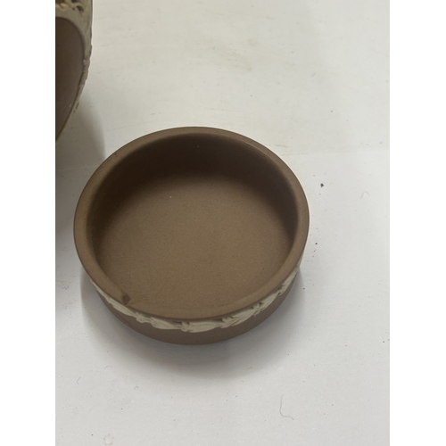 50A - A RARE BROWN COLOUR WEDGWOOD JASPERWARE GINGER JAR, HEIGHT 10CM