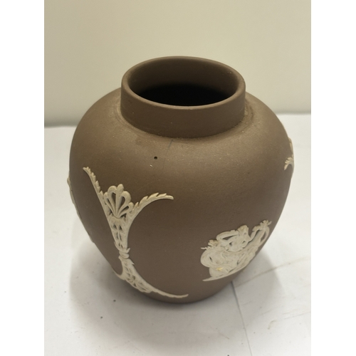 50A - A RARE BROWN COLOUR WEDGWOOD JASPERWARE GINGER JAR, HEIGHT 10CM