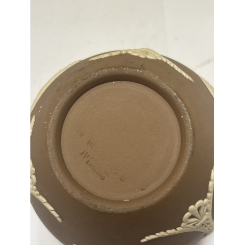 50A - A RARE BROWN COLOUR WEDGWOOD JASPERWARE GINGER JAR, HEIGHT 10CM