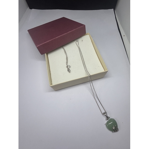 614 - A SILVER NECKALCE WITH A JADE HEART SHAPED PENDANT IN A PRESENTATION BOX`