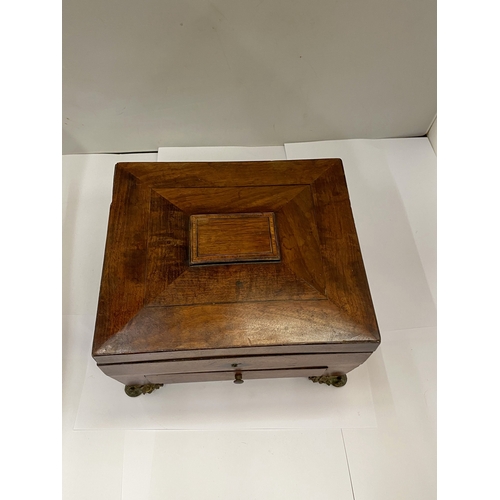30 - A MAHOGANY EBONY STRUNG WORKBOX WITH DRAWER, ROCOCCO STYLE FEET, SIDE HANDLES AND INTERNAL SHELL INL... 