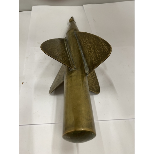 55 - A VINTAGE SHIPS BRASS LOG SPINNER WITH IMPRESSED ANCHOR TO THE FINS