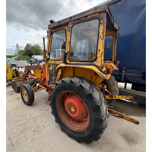 216 - DAVID BROWN 885 TRACTOR WITH LOADER BUCKET & FORKS HYDRAULIC BUCKET & FORKS PIPED FOR HYDRAULIC ATTA... 