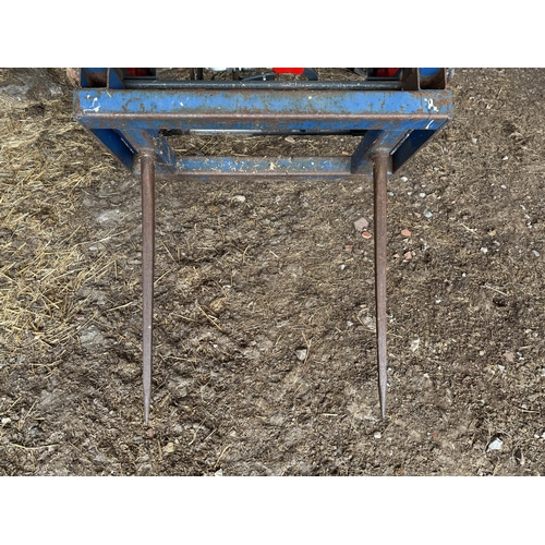 194 - TWIN SPIKE BALE SPIKE TO FIT MX LOADER + VAT