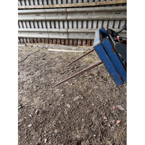 194 - TWIN SPIKE BALE SPIKE TO FIT MX LOADER + VAT
