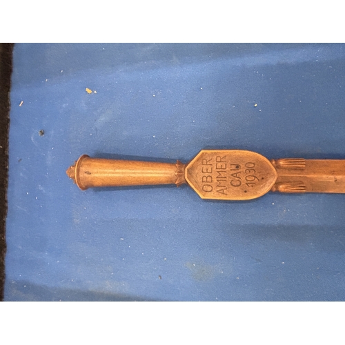 33 - A BAVARIAN OBERAMMERGAU, PASSION PLAY PAPER KNIFE, DATED 1930