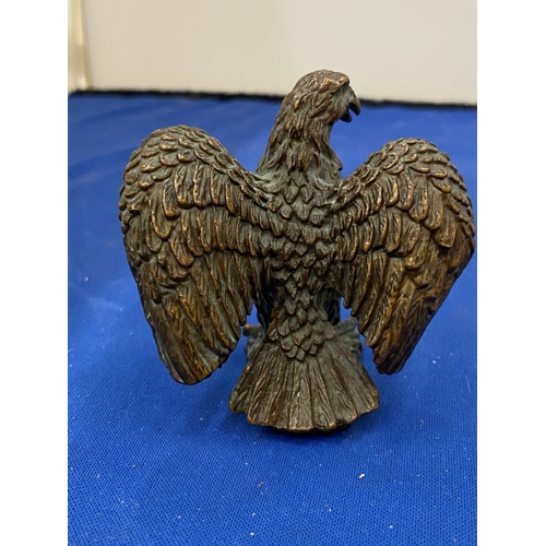 37 - A BRONZE FIGURE OF AN EAGLE, HEIGHT 6.5CM