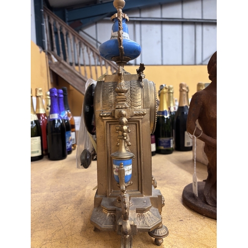 49 - AN ANTIQUE FRENCH CLOCK WITH PORCELAIN BODIED PANELS, WITH KEY AND PENDULUM, HEIGHT APPROX 42CM