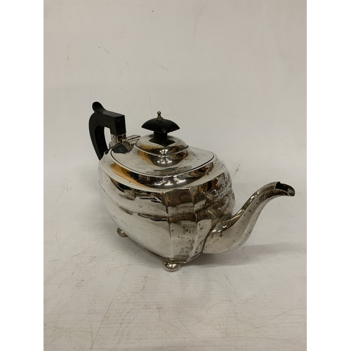1 - A THREE PIECE HALLMARKED CHESTER SILVER TEASET TO INCLUDE A TEAPOT, CREAMER AND SUGAR BOWL - GROSS W... 