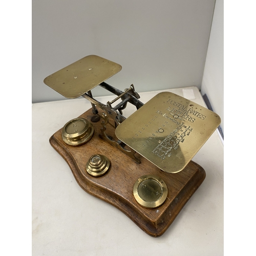 16 - A SET OF VINTAGE BRASS AND WOOD POST OFFICE SCALES WITH BRASS WEIGHTS