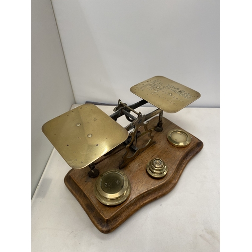 16 - A SET OF VINTAGE BRASS AND WOOD POST OFFICE SCALES WITH BRASS WEIGHTS