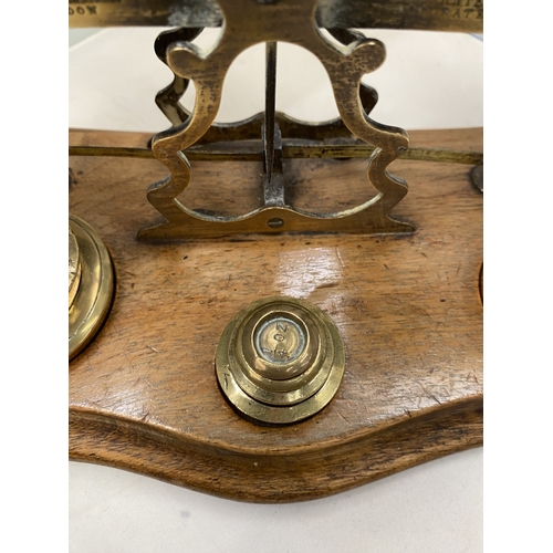 16 - A SET OF VINTAGE BRASS AND WOOD POST OFFICE SCALES WITH BRASS WEIGHTS