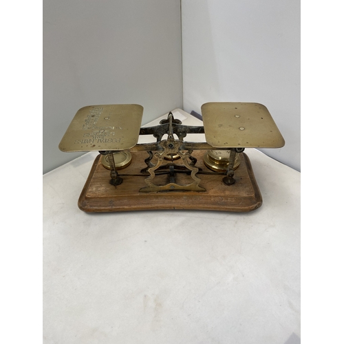 16 - A SET OF VINTAGE BRASS AND WOOD POST OFFICE SCALES WITH BRASS WEIGHTS