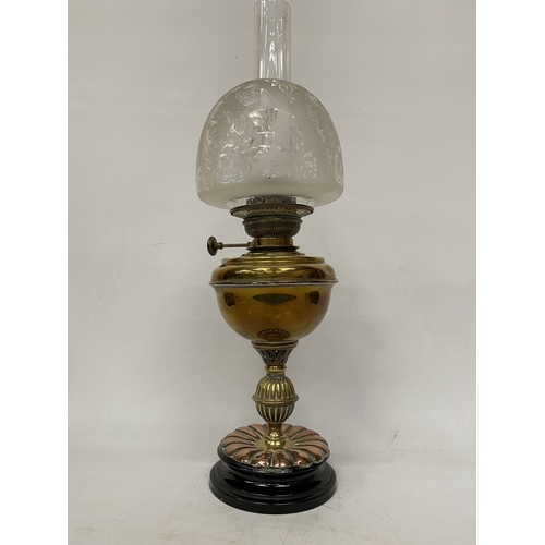 18 - A  VICTORIAN BRASS CORINTHIAN COLUMN OIL LAMP WITH A FROSTED GLASS SHADE WIH ETCHED DETAIL