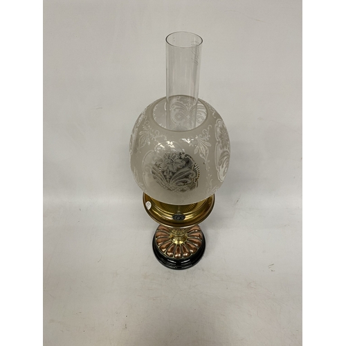 18 - A  VICTORIAN BRASS CORINTHIAN COLUMN OIL LAMP WITH A FROSTED GLASS SHADE WIH ETCHED DETAIL