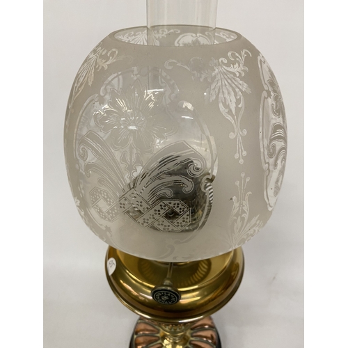 18 - A  VICTORIAN BRASS CORINTHIAN COLUMN OIL LAMP WITH A FROSTED GLASS SHADE WIH ETCHED DETAIL