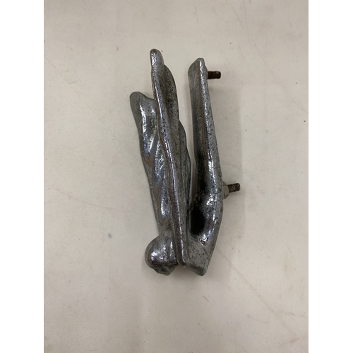3 - THREE VINTAGE CHROMIUM PLATED CAR MASCOTS TO INCLUDE A HUMBER CAR ART DECO MASCOT