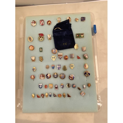 31 - A LARGE QUANTITY OF CASED ENAMELLED FOOTBALL ASSOCIATED PIN BADGES