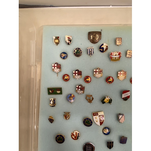 31 - A LARGE QUANTITY OF CASED ENAMELLED FOOTBALL ASSOCIATED PIN BADGES