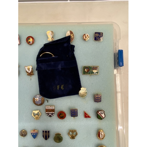 31 - A LARGE QUANTITY OF CASED ENAMELLED FOOTBALL ASSOCIATED PIN BADGES