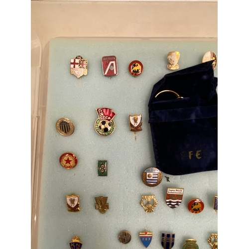 31 - A LARGE QUANTITY OF CASED ENAMELLED FOOTBALL ASSOCIATED PIN BADGES