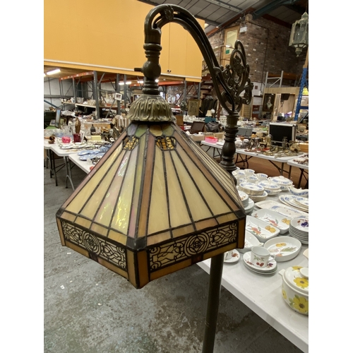 37 - A HEXAGON TIFFANY STYLE ART DECO TABLE LAMP TOGETHER WITH A SIMILAR FLOOR LAMP WITH GOOSENECK