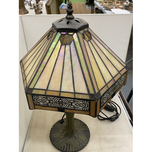 37 - A HEXAGON TIFFANY STYLE ART DECO TABLE LAMP TOGETHER WITH A SIMILAR FLOOR LAMP WITH GOOSENECK