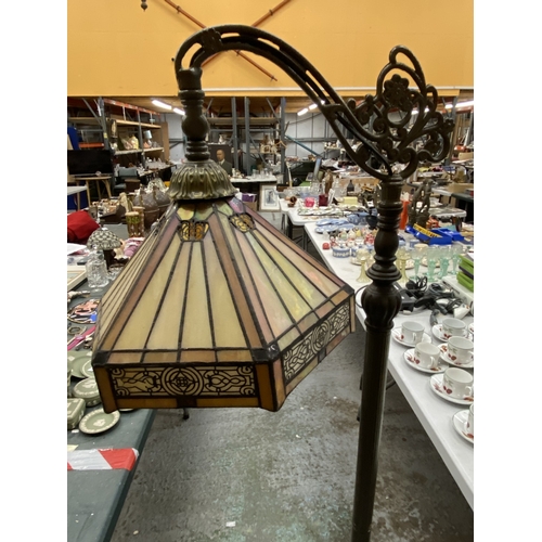 37 - A HEXAGON TIFFANY STYLE ART DECO TABLE LAMP TOGETHER WITH A SIMILAR FLOOR LAMP WITH GOOSENECK