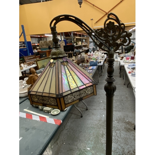 37 - A HEXAGON TIFFANY STYLE ART DECO TABLE LAMP TOGETHER WITH A SIMILAR FLOOR LAMP WITH GOOSENECK