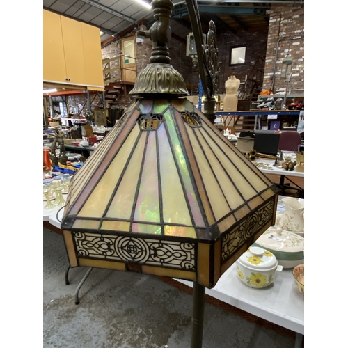 37 - A HEXAGON TIFFANY STYLE ART DECO TABLE LAMP TOGETHER WITH A SIMILAR FLOOR LAMP WITH GOOSENECK