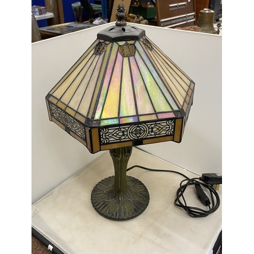 37 - A HEXAGON TIFFANY STYLE ART DECO TABLE LAMP TOGETHER WITH A SIMILAR FLOOR LAMP WITH GOOSENECK