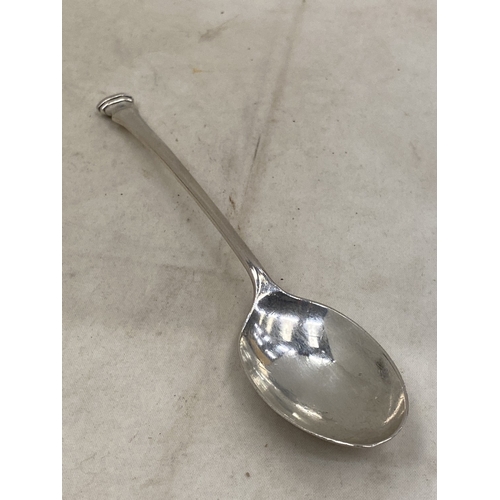 51 - THREE PIECES OF HALLMARKED SILVER TO INCLUDE A BIRMINGHAM NAPKIN RING AND TWO SHEFFIELD SPOONS