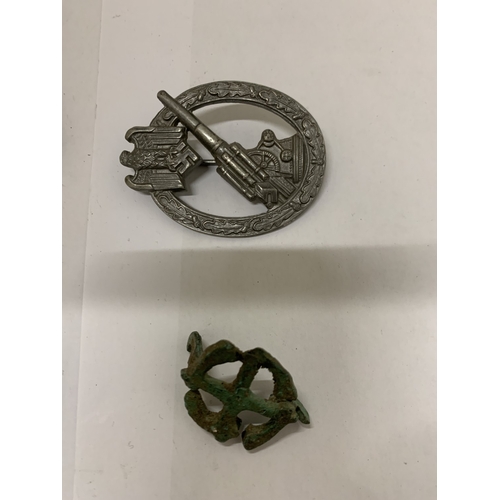 304 - A COLLECTION OF FIVE ASSORTED GERMAN WAR BADGES