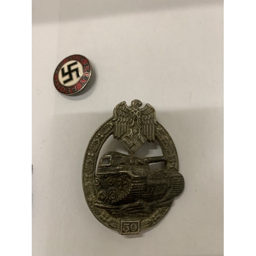 305 - A COLLECTION OF FIVE ASSORTED GERMAN WAR BADGES