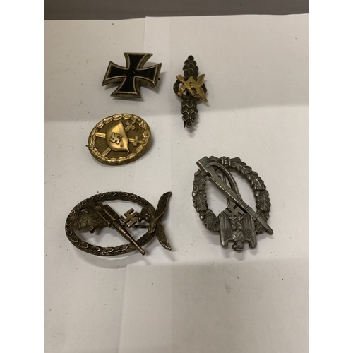 309 - A COLLECTION OF FIVE ASSORTED GERMAN WAR BADGES