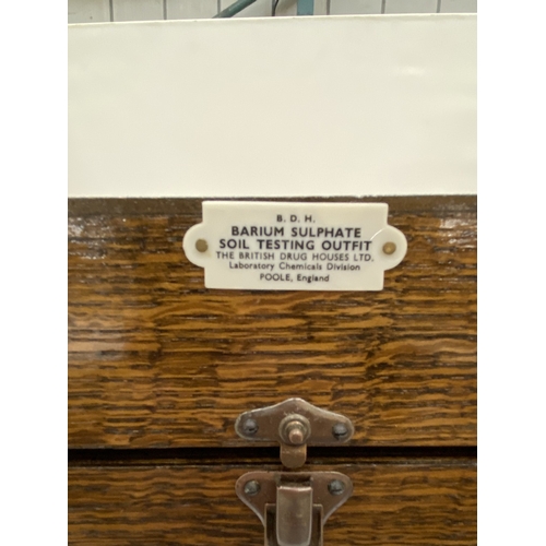 14 - A VINTAGE OAK CASED BARIUM SULPHATE SOIL TESTING OUTFIT
